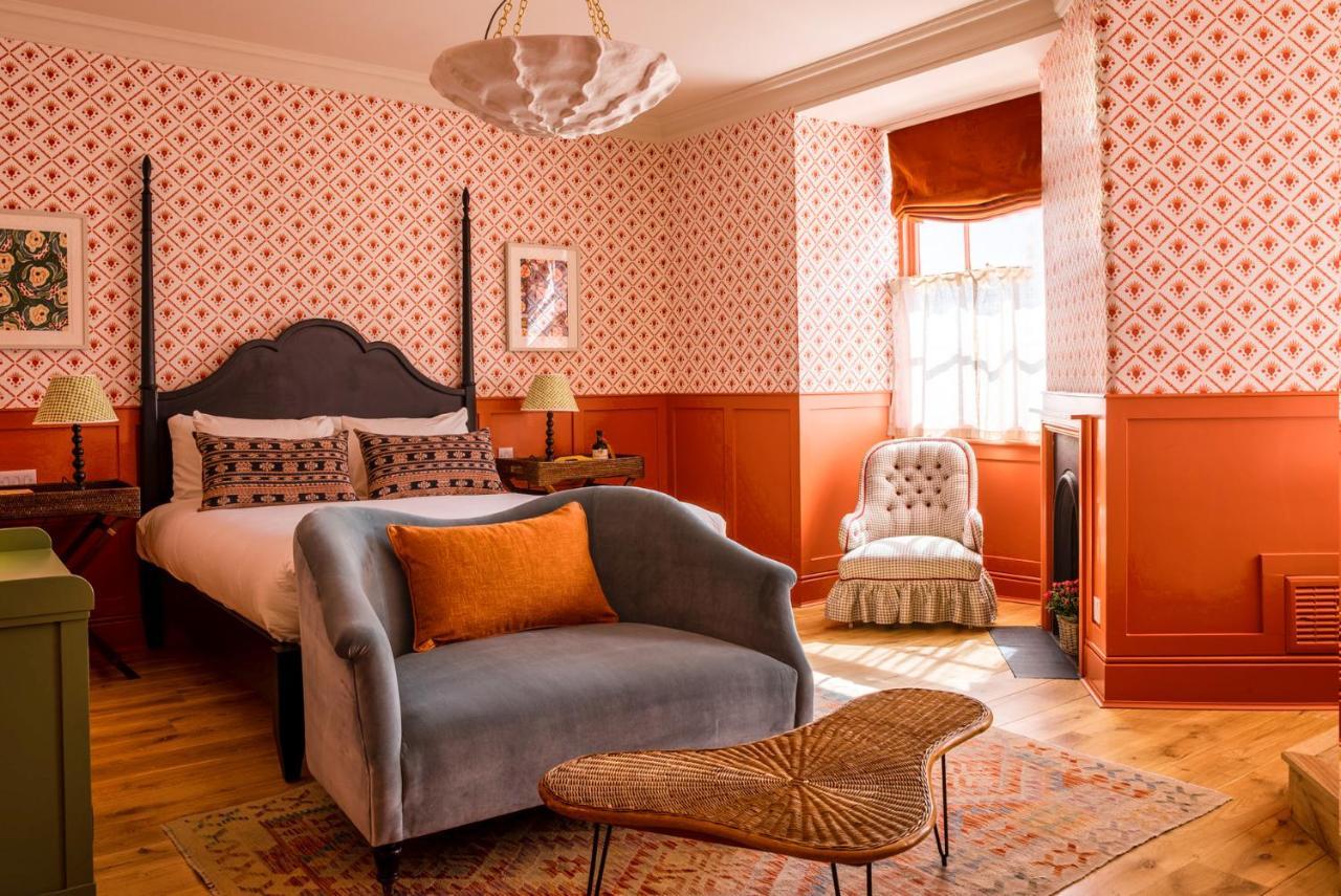 The Mitre, Hampton Court Hotel Kingston upon Thames  Kültér fotó A bedroom at The Mitre