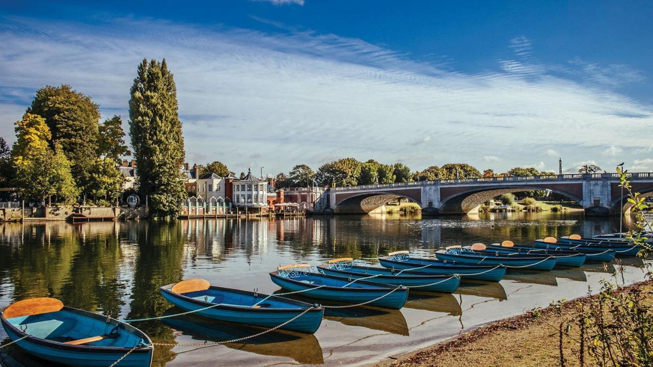 The Mitre, Hampton Court Hotel Kingston upon Thames  Kültér fotó The River Thames at Hampton