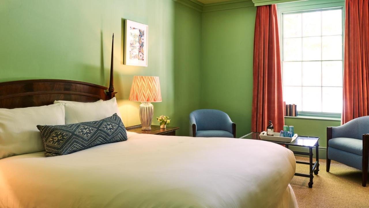 The Mitre, Hampton Court Hotel Kingston upon Thames  Kültér fotó A room at the Hotel Commonwealth