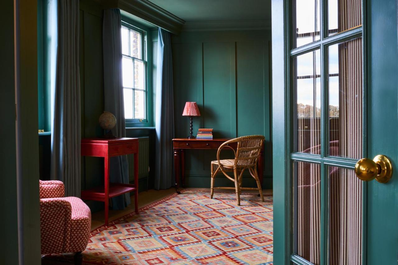 The Mitre, Hampton Court Hotel Kingston upon Thames  Kültér fotó The study