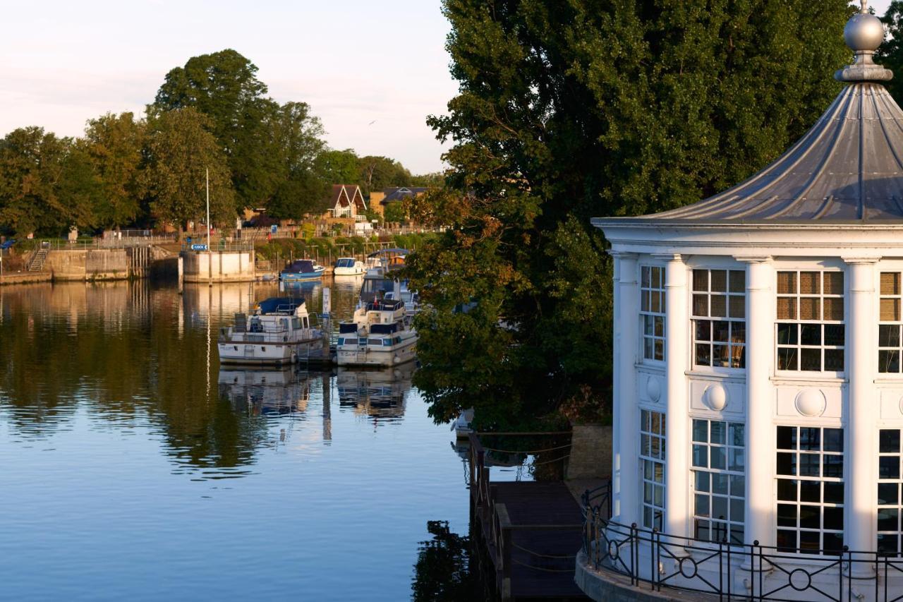 The Mitre, Hampton Court Hotel Kingston upon Thames  Kültér fotó The River Wey at Farnham