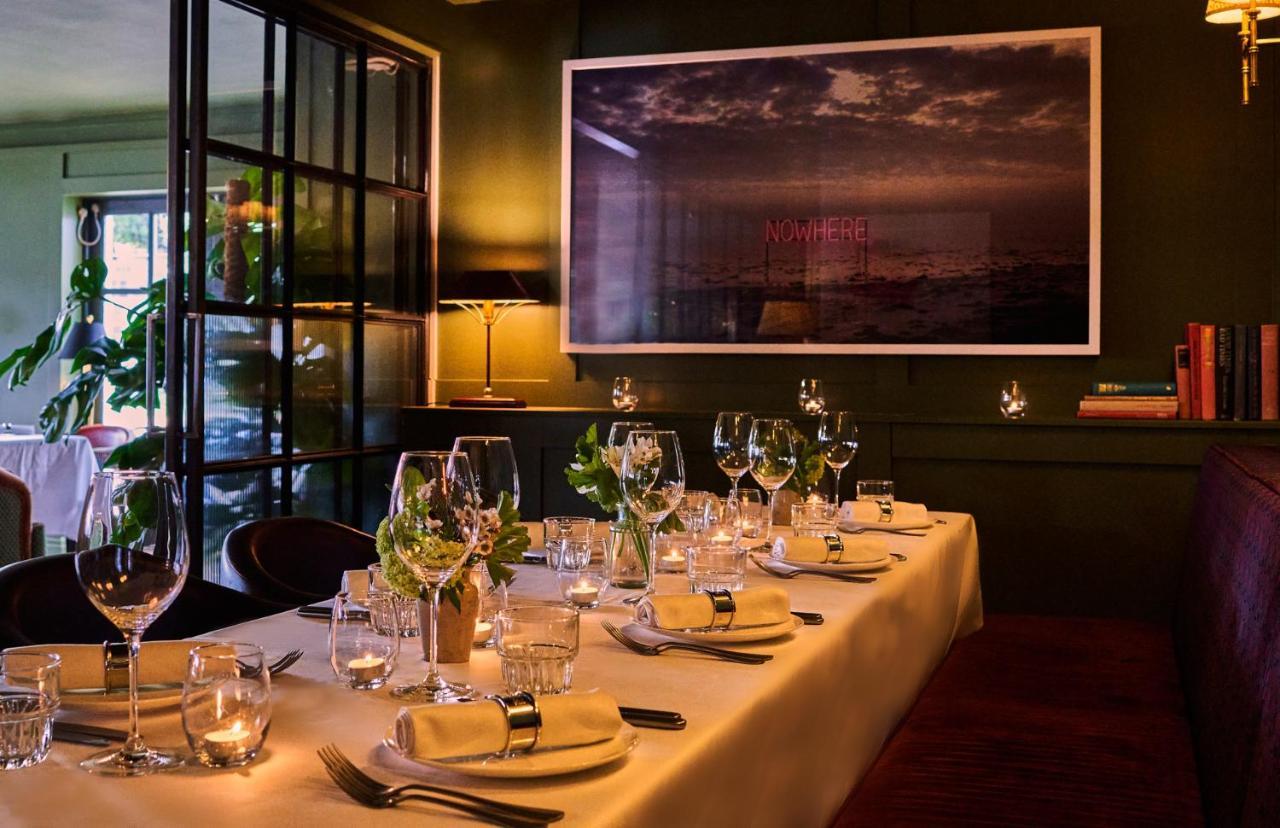 The Mitre, Hampton Court Hotel Kingston upon Thames  Kültér fotó The interior of the restaurant