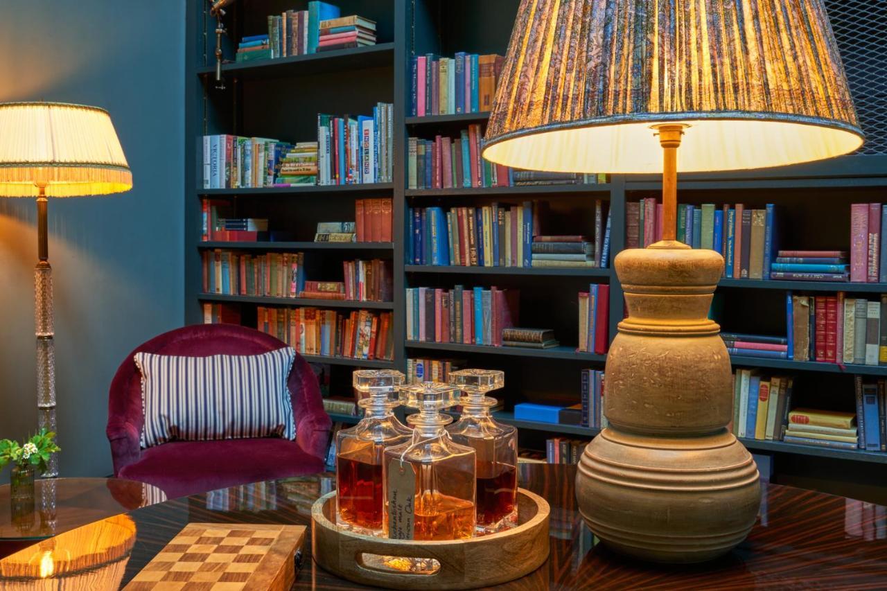 The Mitre, Hampton Court Hotel Kingston upon Thames  Kültér fotó Library at the Hotel