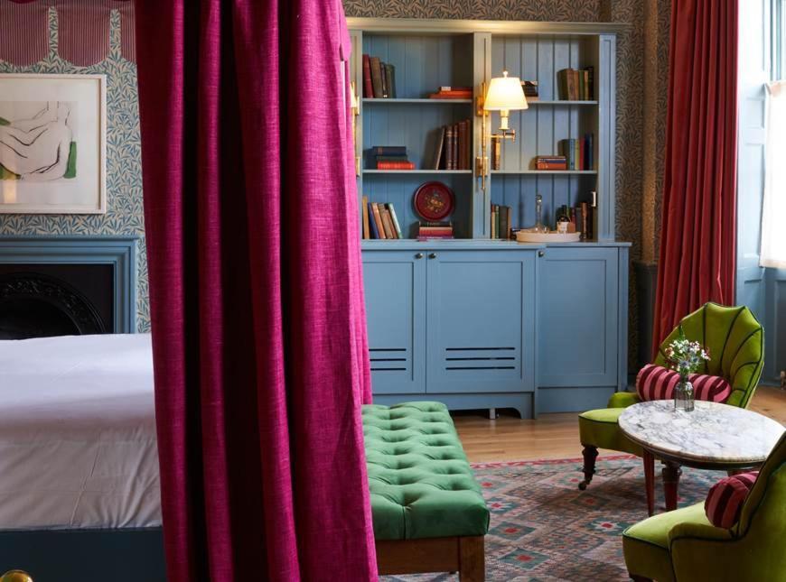 The Mitre, Hampton Court Hotel Kingston upon Thames  Kültér fotó A room at the Hotel