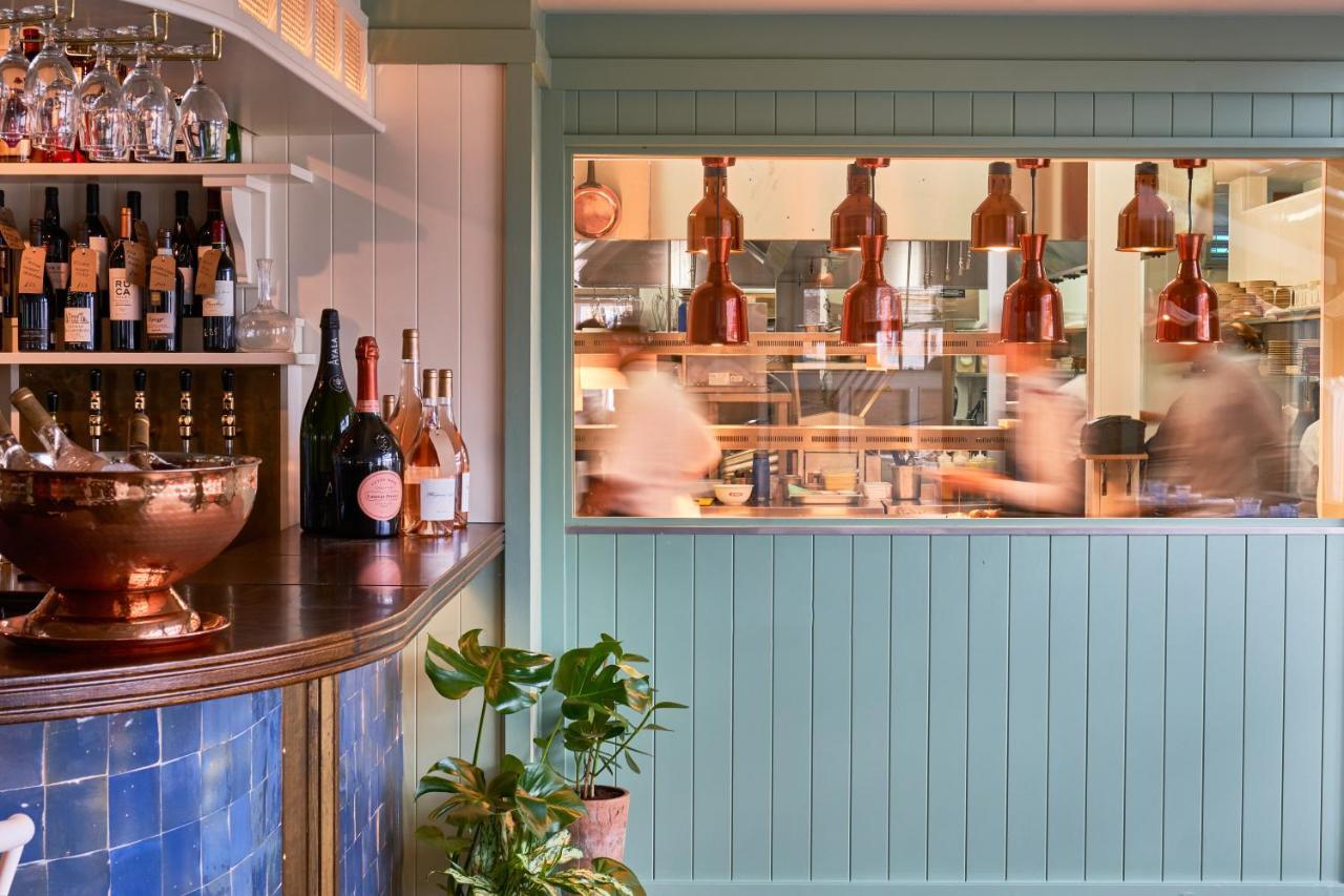 The Mitre, Hampton Court Hotel Kingston upon Thames  Kültér fotó The Pass at The Pig