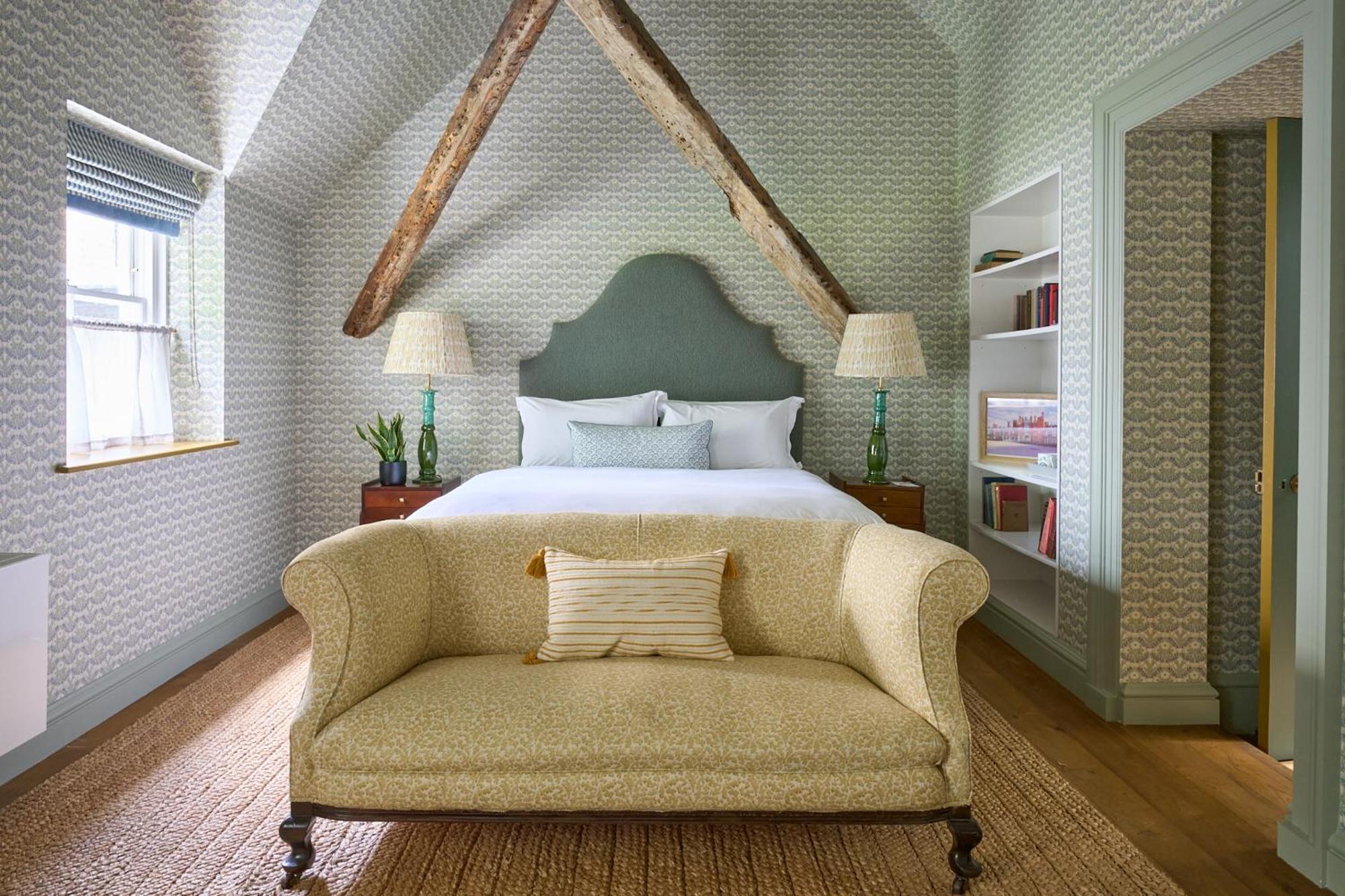 The Mitre, Hampton Court Hotel Kingston upon Thames  Kültér fotó A bedroom at The Mitre