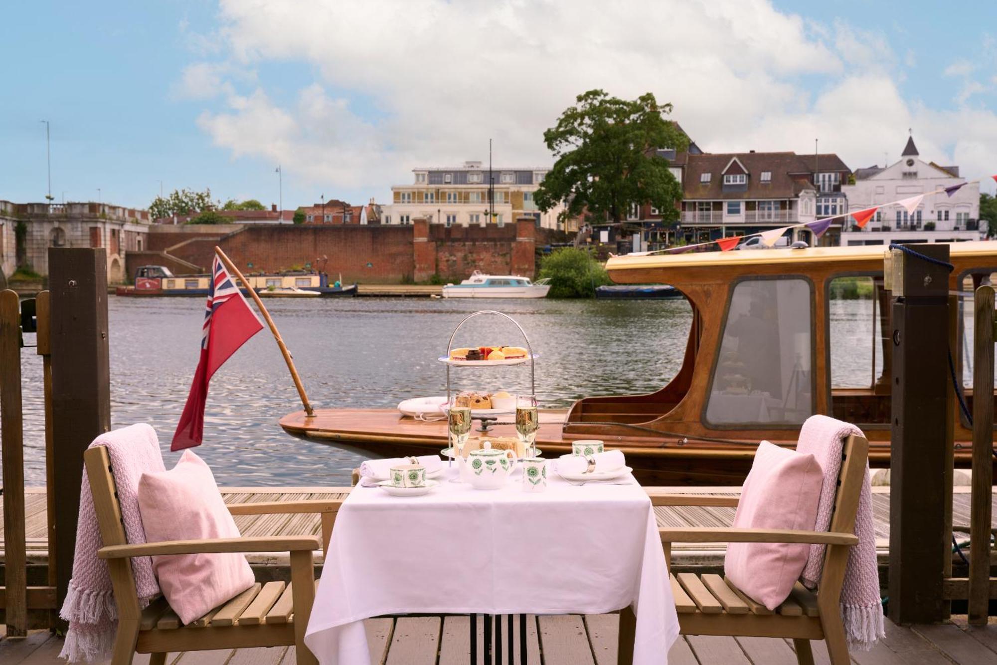 The Mitre, Hampton Court Hotel Kingston upon Thames  Kültér fotó The River Restaurant