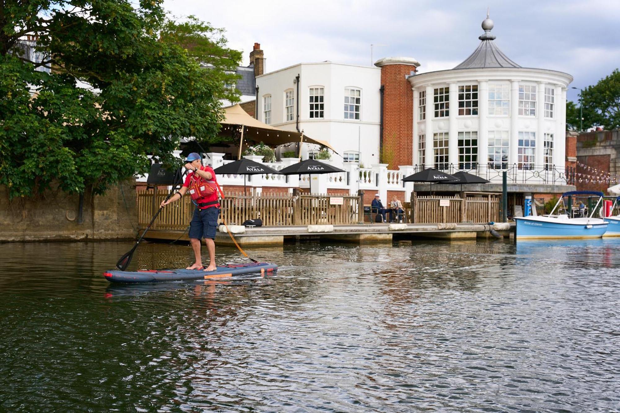 The Mitre, Hampton Court Hotel Kingston upon Thames  Kültér fotó Stand Up Paddle Boarding on the River Wey