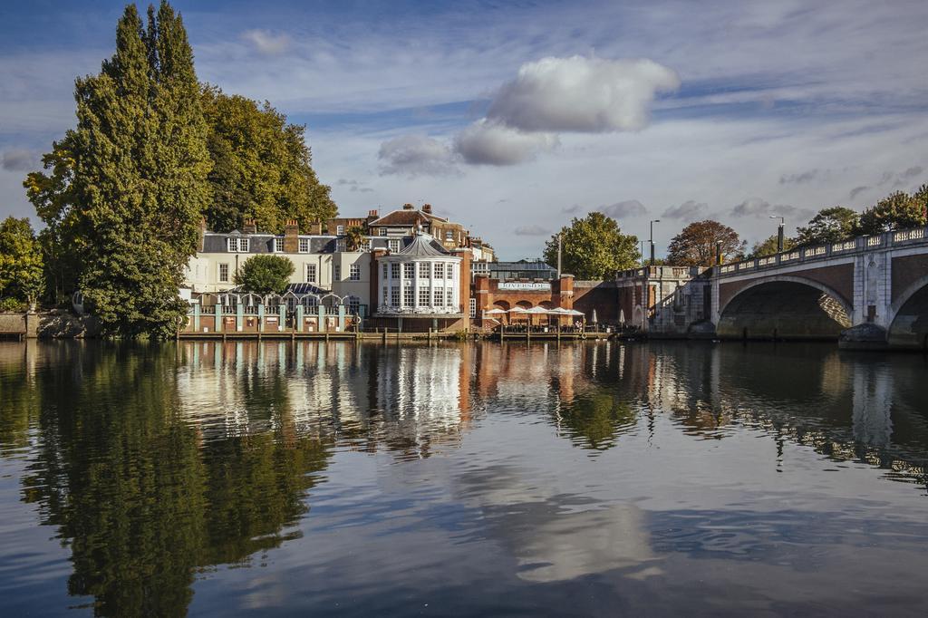 The Mitre, Hampton Court Hotel Kingston upon Thames  Kültér fotó The River Wey at Farnham